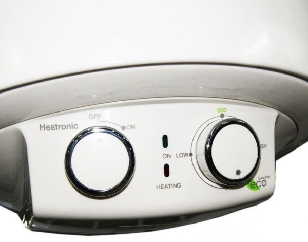 Электрический накопительный водонагреватель Electrolux EWH 50 Heatronic Slim DryHeat